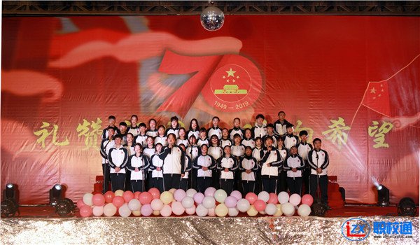 成都五月花技工學(xué)校第五屆感恩季紅歌比賽