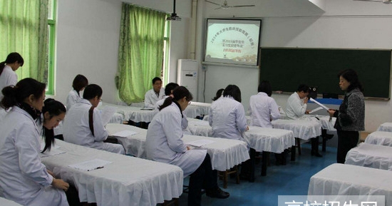  四川省臨床醫(yī)學專業(yè)學校好嗎，好不好