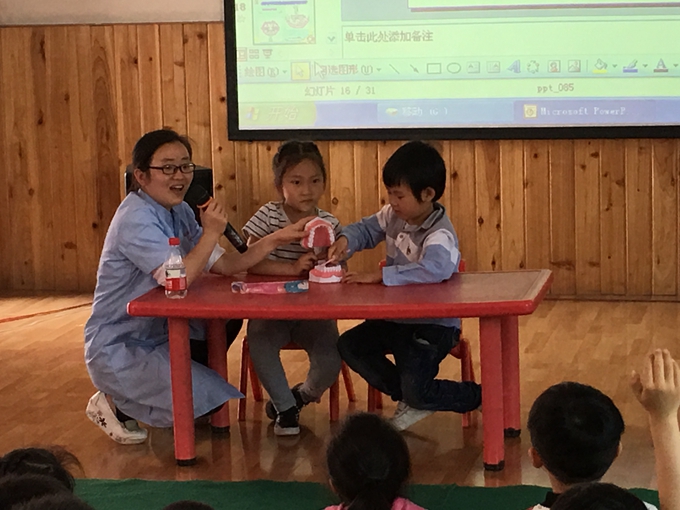 幼兒園大班開展“愛牙、護牙知識講座”活動