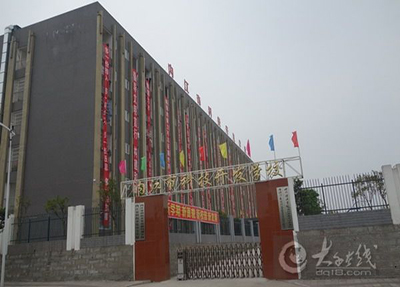 學(xué)校大門.jpg