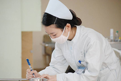2020年初中女生學(xué)護(hù)理專業(yè)有前景
