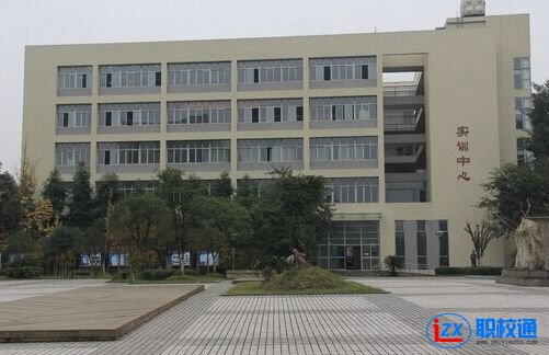 四川省大邑縣職業(yè)高級中學2020年學費多少