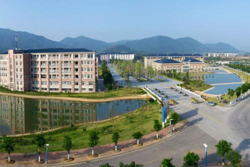 四川護(hù)理職業(yè)學(xué)院的地址在哪里？怎么乘車？