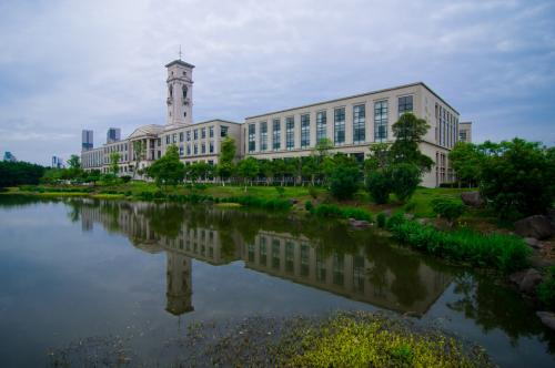 成都中醫(yī)藥大學(xué)的地址在哪里？怎么乘車？