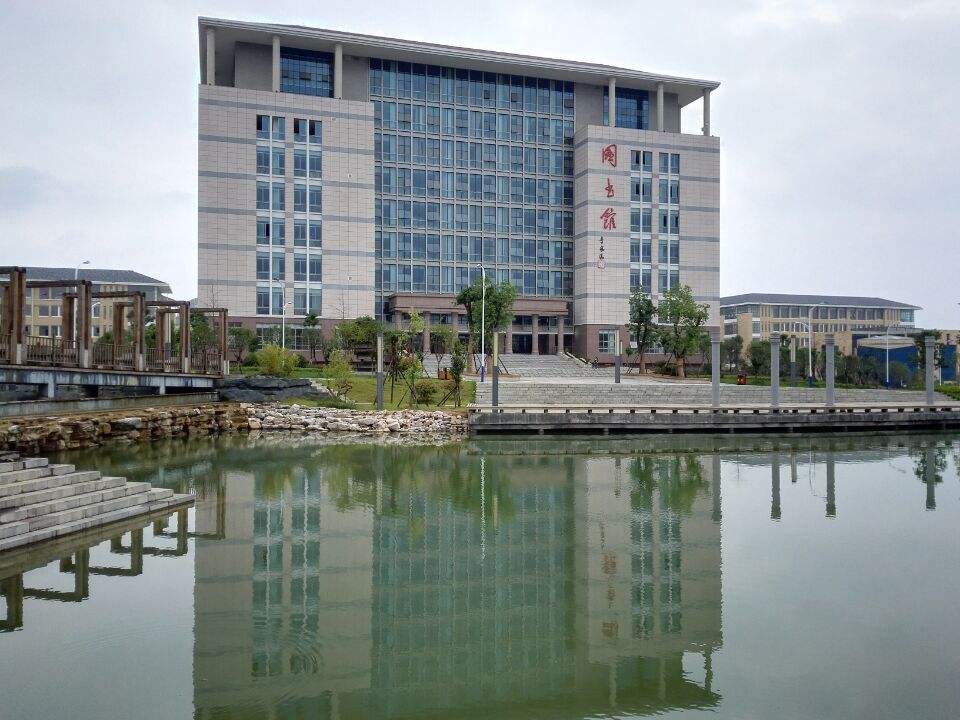 成都大學(xué)醫(yī)護(hù)學(xué)院校園環(huán)境
