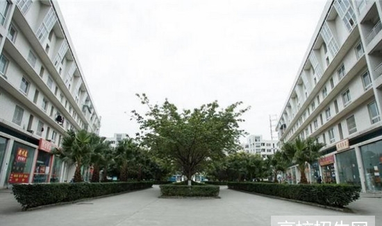 成都華西衛(wèi)校天府校區(qū)