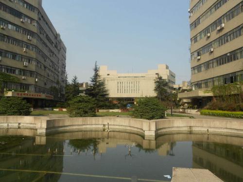 成都理工大學校園一角環(huán)境