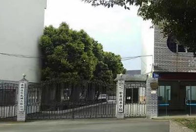 成都市莊園機電職業(yè)技術(shù)學校校門環(huán)境