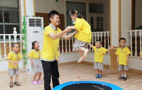 重慶哪所幼師學(xué)校適合男生讀?