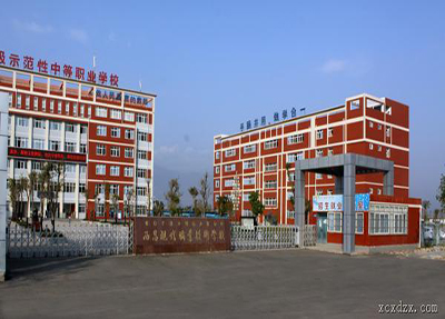 學校大門環(huán)境.jpg