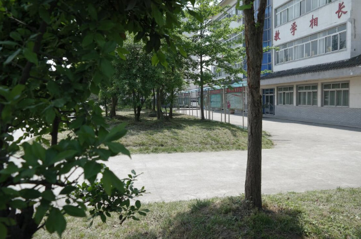  樂山市醫(yī)藥科技學(xué)校地址在哪里？