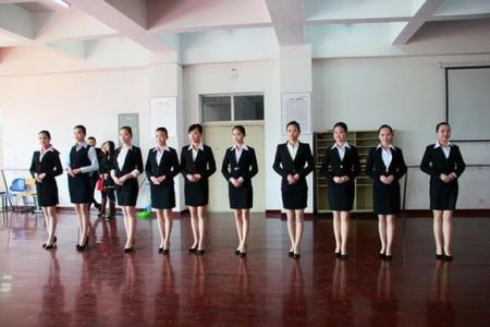 成都民航商務(wù)專業(yè)學校哪里好,成都鐵路運輸技工學校