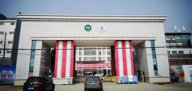 成都機(jī)電工程學(xué)校大門(mén)