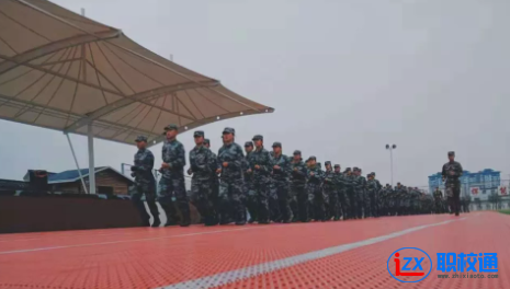 成都鐵路學校封閉管理的軍訓生活