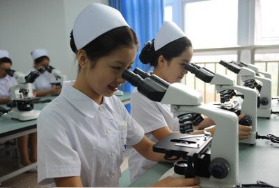 重慶衛(wèi)生學(xué)校：19年畢業(yè)的初中女生學(xué)什么專業(yè)好?