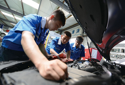 成都汽修學校汽車鈑金與噴漆專業(yè)好不好呢?