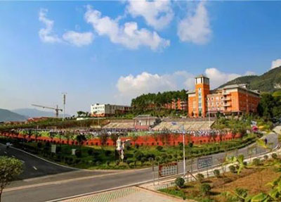 成都市技師學(xué)院是正規(guī)?？茊?></p></span></p>
<span>成都市技師學(xué)院是正規(guī)?？茊?/span>
<p><span>成都市技師學(xué)院是正規(guī)專科嗎？這個(gè)問(wèn)題回答：成都技師學(xué)院是正規(guī)的?？茖W(xué)院。成都市技師學(xué)院是有四所公辦學(xué)校合并后正式成立更名的，合并后成都市技師學(xué)院依然歸屬于四川省的教育部門。成都技師學(xué)院合并時(shí)間是2009年，但是合并的學(xué)校里面最早辦學(xué)的有1958年，每一所學(xué)校的辦學(xué)實(shí)力都是不容小覷的，合并不是代表學(xué)校不好才合并，它們是為了更強(qiáng)大才進(jìn)行的合并。事實(shí)也證明了，四所學(xué)校合并之后立馬加強(qiáng)了學(xué)校的校企合作，大大提升了學(xué)校的就業(yè)率。</span></p>
<p><span><p align=