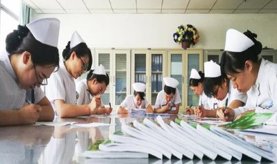 護(hù)士在開(kāi)會(huì)