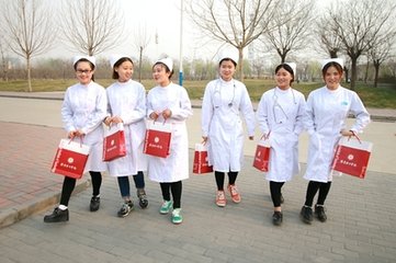 高級護理專業(yè)畢業(yè)生合影
