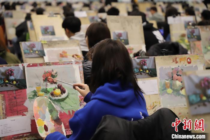 多校調(diào)整藝考方案：哪些專業(yè)取消?？?？遠(yuǎn)程如何考試？