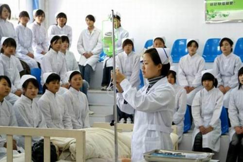 2020年成都華西衛(wèi)校高職(專科)專業(yè)簡(jiǎn)介