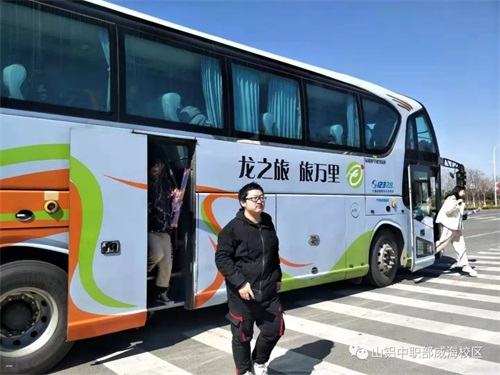 南海風(fēng)箏節(jié)，山東鋁業(yè)職業(yè)學(xué)院中職部學(xué)生們放飛自我！