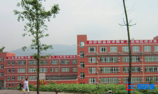 重慶市萬(wàn)盛職業(yè)學(xué)校什么專(zhuān)業(yè)適合男生讀