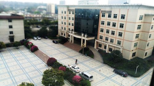 成都成醫(yī)一附院護士學校2019年招生計劃