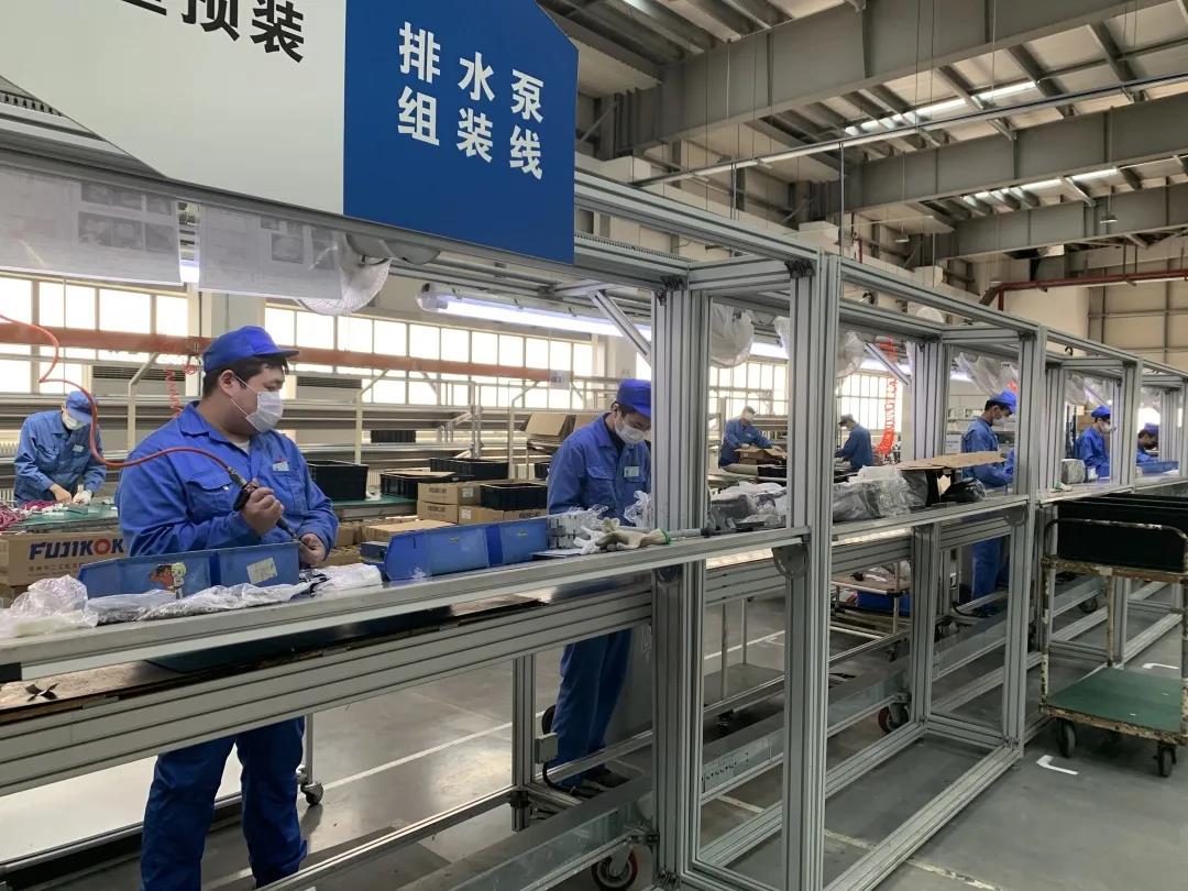 青島市技工院校“小工匠”支援企業(yè)復(fù)工復(fù)產(chǎn)