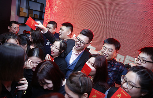只爭(zhēng)朝夕，不負(fù)韶華——?jiǎng)?chuàng)元教育集團(tuán)2020年年會(huì)回顧