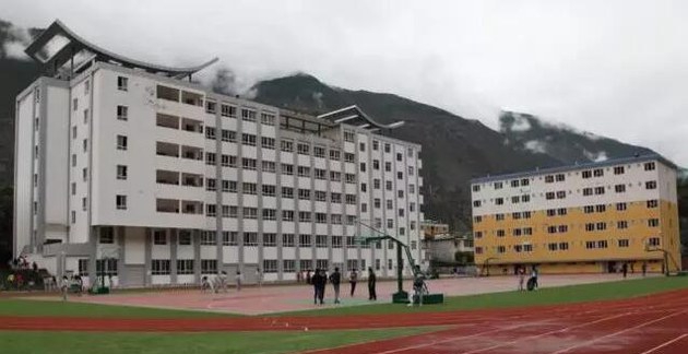 四川省甘孜衛(wèi)生學?；@球場