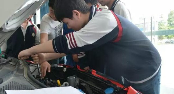 成都技師學院南校區(qū)汽修專業(yè)