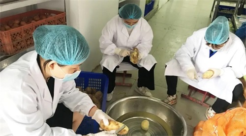 明廚亮灶 安全飲食：濟南應(yīng)用技術(shù)職業(yè)中等專業(yè)學(xué)校餐廳大揭秘