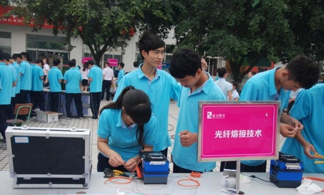 樂山市計算機(jī)學(xué)校計算機(jī)網(wǎng)絡(luò)專業(yè)核心技術(shù)——光纖熔接技術(shù)