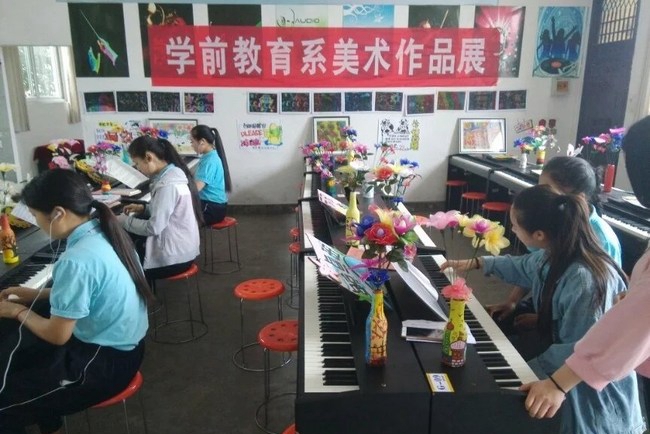 樂(lè)山市計(jì)算機(jī)學(xué)校幼師專(zhuān)業(yè)核心課程——繪畫(huà)與手工藝術(shù)