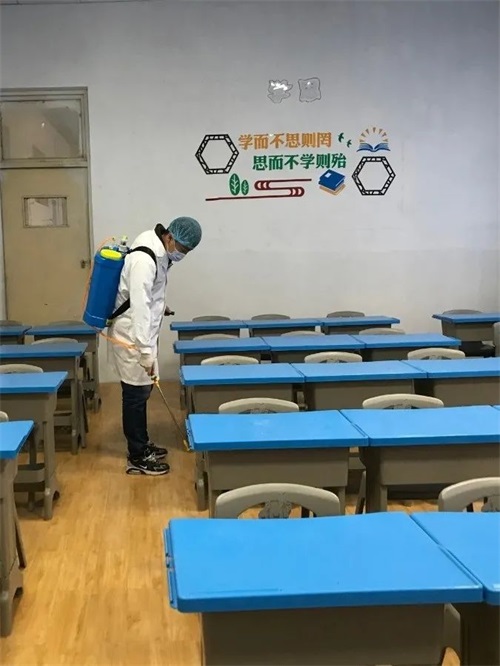 濟(jì)南應(yīng)用技術(shù)學(xué)校：心疼，班主任的一天