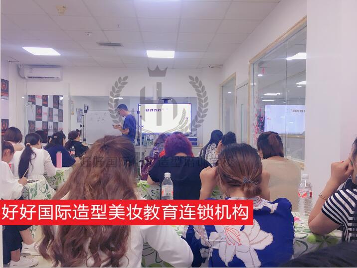 淄博市張店區(qū)好好化妝攝影職業(yè)培訓(xùn)學(xué)校怎么樣？學(xué)校正規(guī)嗎？