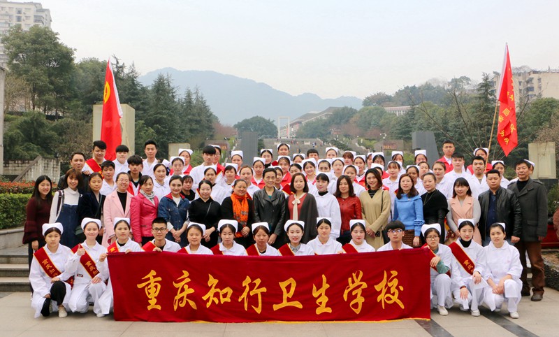  重慶知行衛(wèi)生學(xué)校義診活動現(xiàn)場