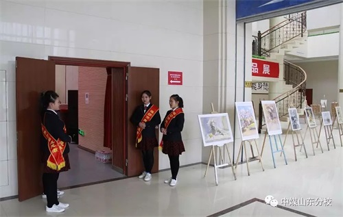 中國煤礦文工團(tuán)藝術(shù)學(xué)校山東分校學(xué)生志愿者 服務(wù)濰坊市中外舞蹈交流協(xié)會第二次會員代表大會