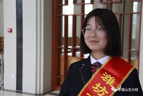 中國煤礦文工團(tuán)藝術(shù)學(xué)校山東分校學(xué)生志愿者 服務(wù)濰坊市中外舞蹈交流協(xié)會第二次會員代表大會