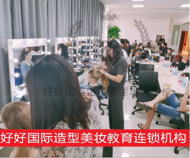 新手小白如何學(xué)化妝？