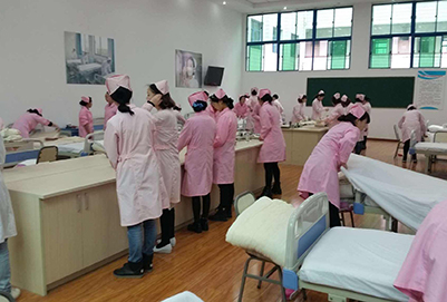 2020年重慶市護士學(xué)校護理專業(yè)報名方式是什么