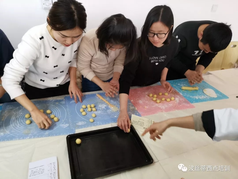 大學生學西點烘焙熱情高，多門手藝多條路~