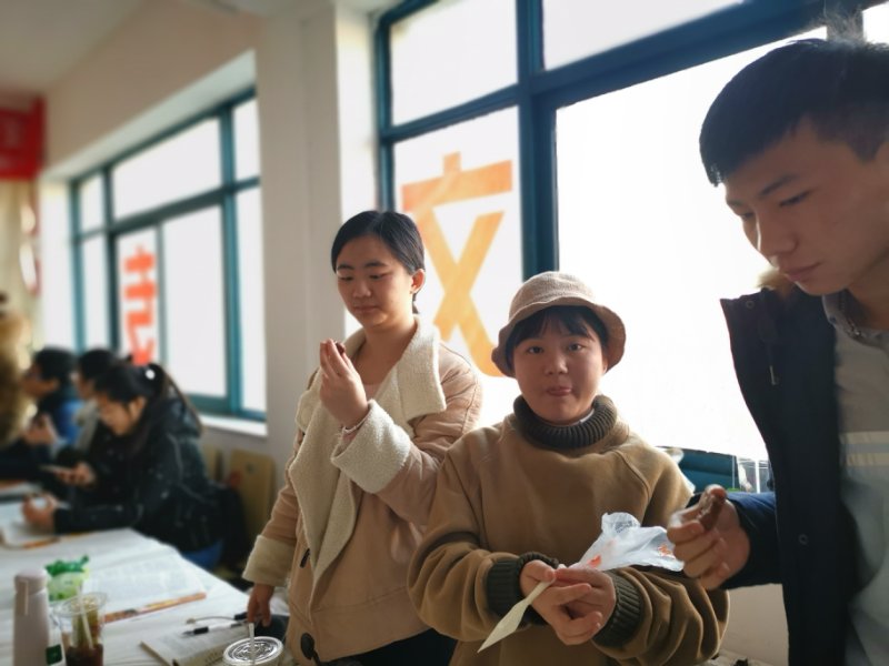 大學生學西點烘焙熱情高，多門手藝多條路~