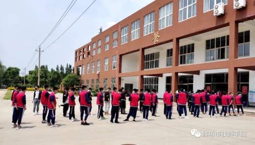少年歸來！濰坊市技師學(xué)院非畢業(yè)年級學(xué)生平安有序錯峰返校