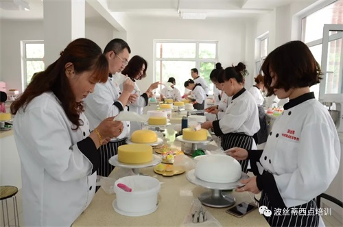 煙臺波絲蒂學(xué)校：暑期放“價” 零元秒搶冰點冷飲咖啡課程！