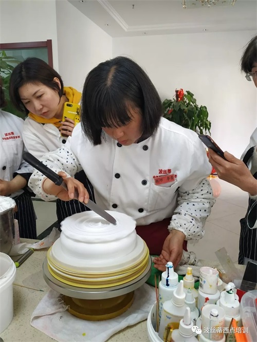 煙臺波絲蒂學(xué)校：暑期放“價” 零元秒搶冰點冷飲咖啡課程！