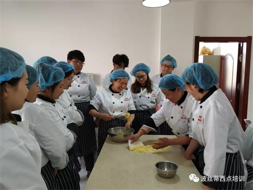 煙臺波絲蒂學(xué)校：暑期放“價” 零元秒搶冰點冷飲咖啡課程！