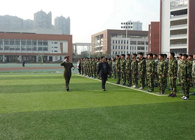 重慶市興渝職業(yè)中等專業(yè)學(xué)校是民辦學(xué)校還是公辦學(xué)校？