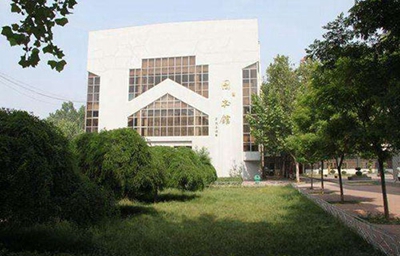 重慶市工業(yè)管理職業(yè)學校是民辦學校還是公辦學校？